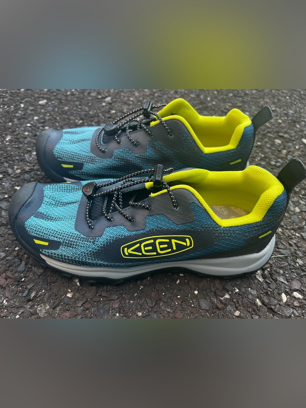 KEEN Knotch Peak Trail Shoes Kids Youth Size 3 BNWOT Blue Lime